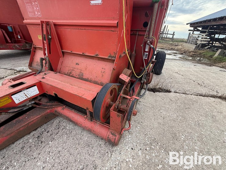 hesston-stackhand-10-forage-stacker-image-13