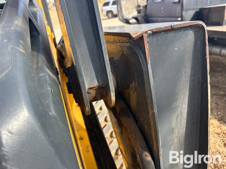 2015-deere-326e-image-16