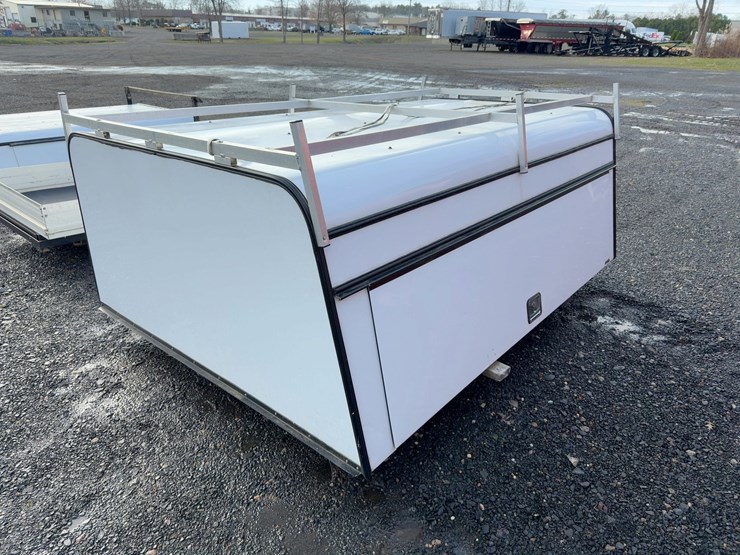 are-8'-truck-bed-cap-image-3