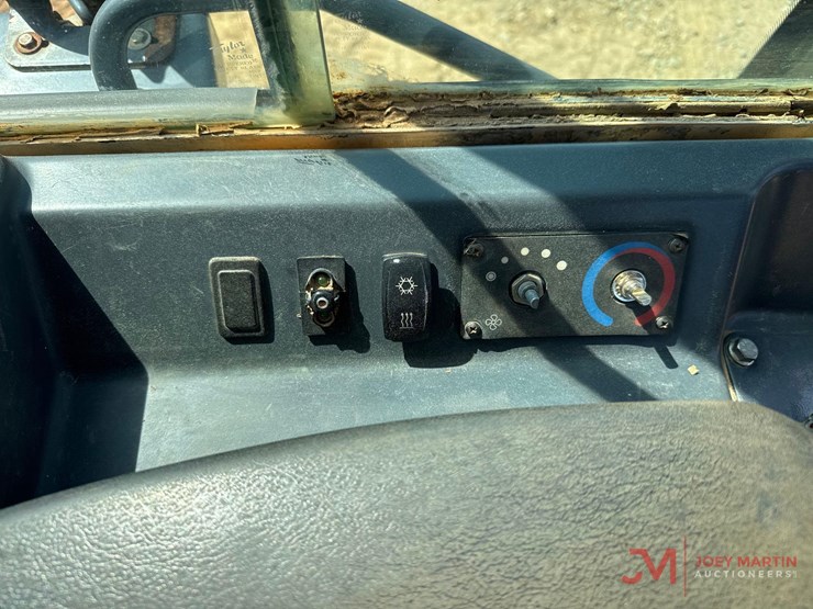 2016-deere-650k-lgp-image-28