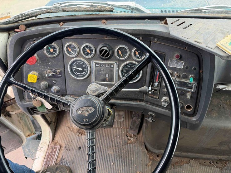 1989-ford-l-image-30