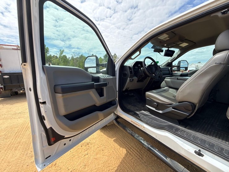 2017-ford-f450-xl-image-21