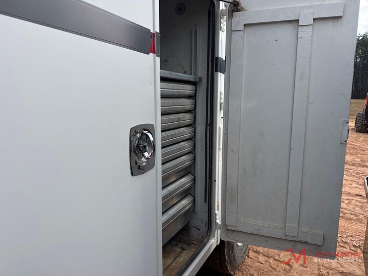 peterbiltpb337-service-truck-image-32