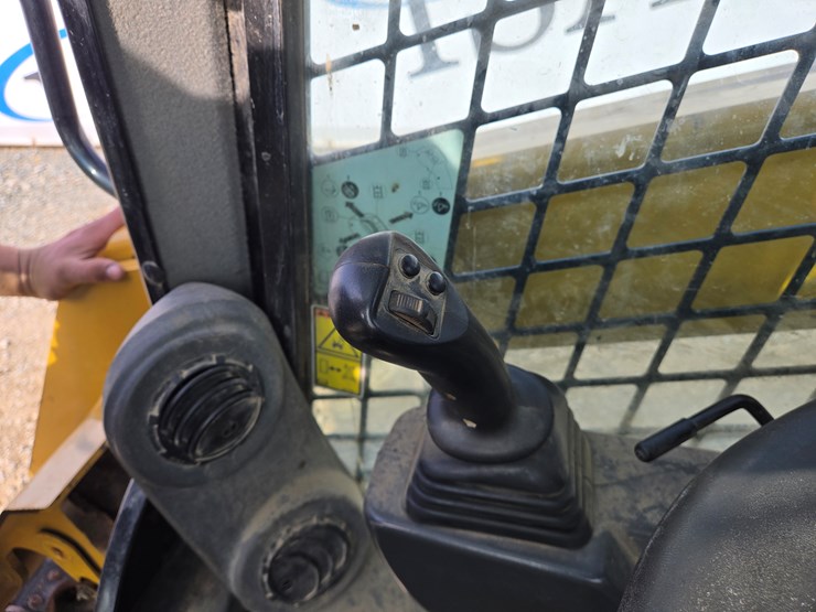 2019-caterpillar-259d3-image-39