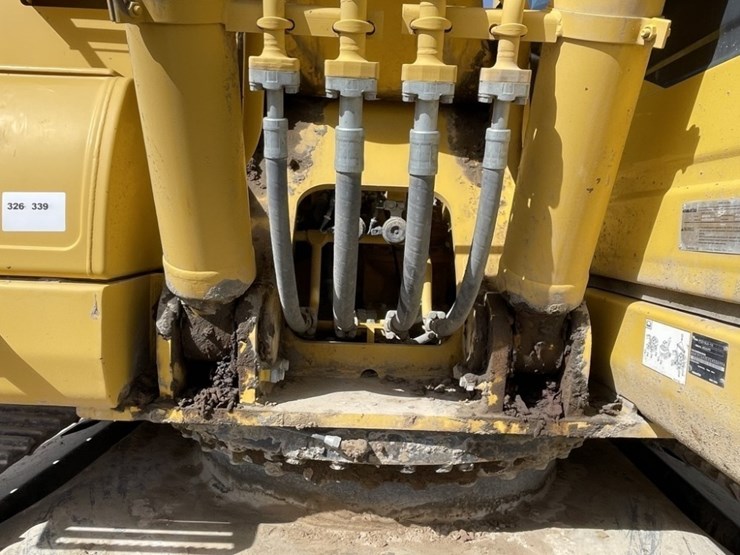 2013-komatsu-pc210-lc-10-image-22