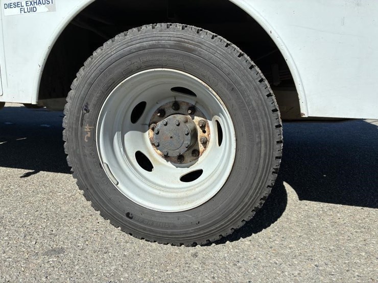 2012-ford-f550-xlt-image-5