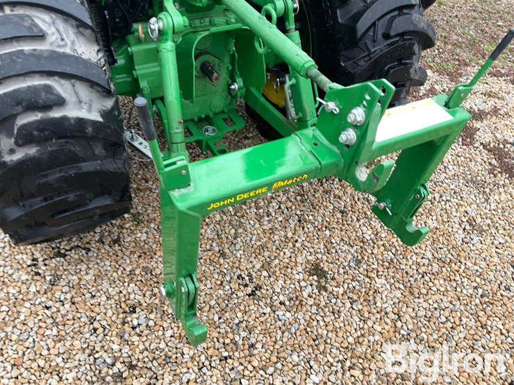 2020-john-deere-3033r-image-17
