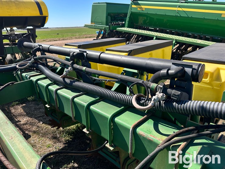 2000-john-deere-1770-image-15