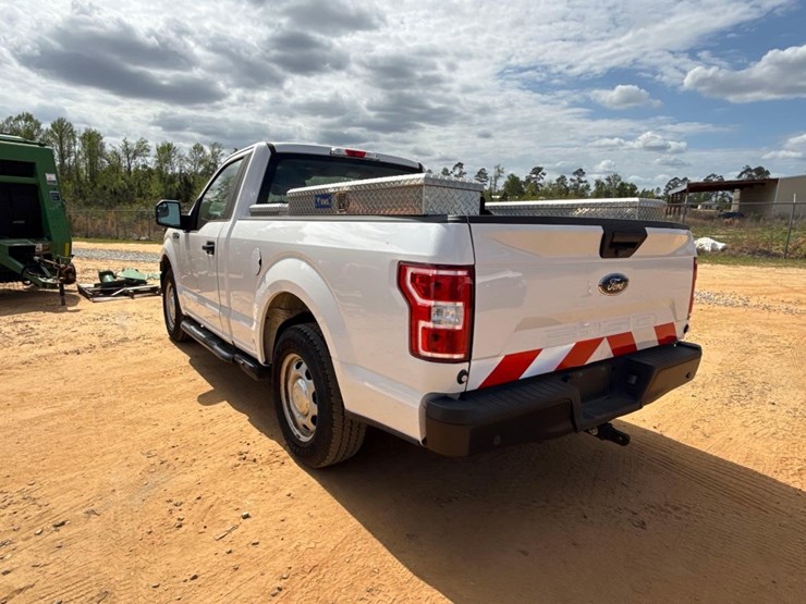 2019-ford-f150-xl-image-2