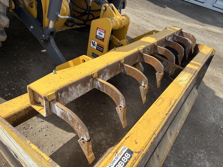 2019-deere-210lep-image-17