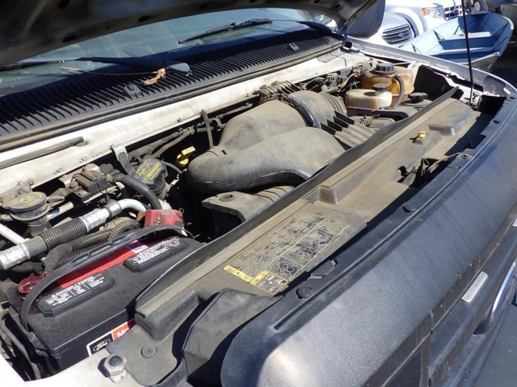 2011-ford-cargo-image-11