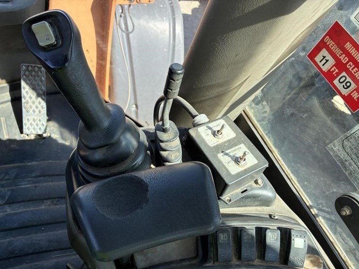 2009-case-721e-image-23