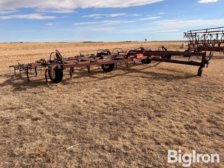 massey-ferguson-128-image-3