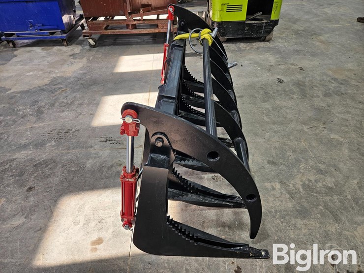 2025-massey-ferguson-730-image-4