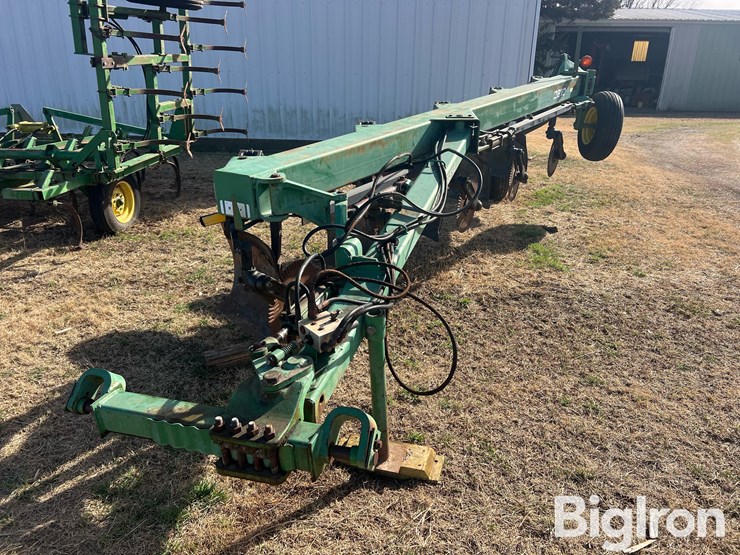 john-deere-2810-image-2