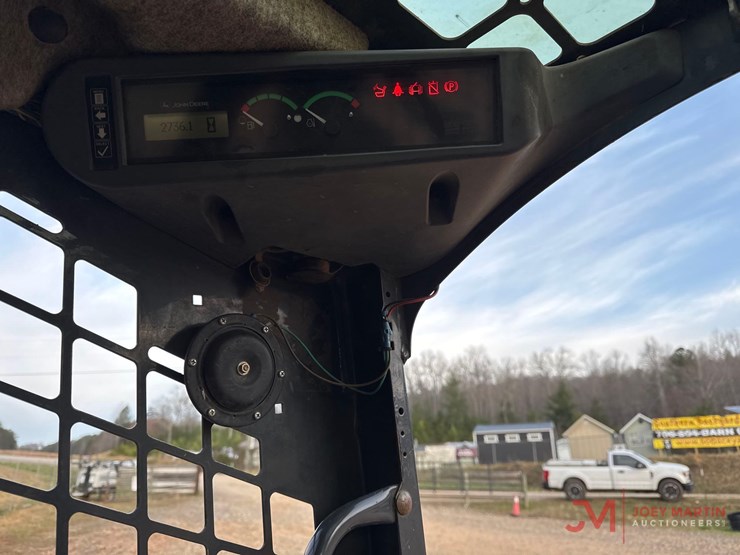 2014-deere-319d-image-16