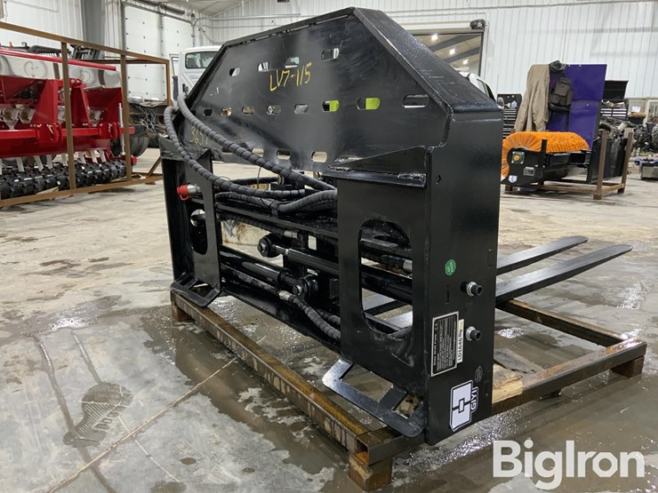 2025-massey-ferguson-730-image-10