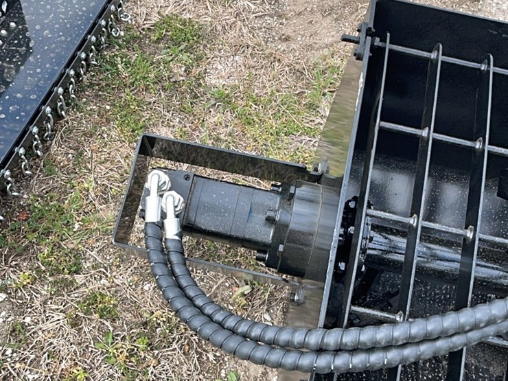 mini-skid-steer-hopper-image-3