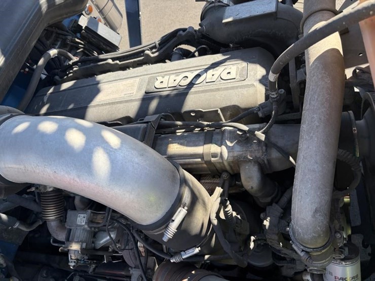 2017-peterbilt-389-image-23