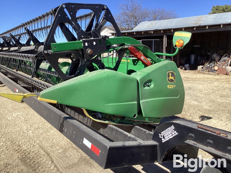2017-john-deere-625f-image-9