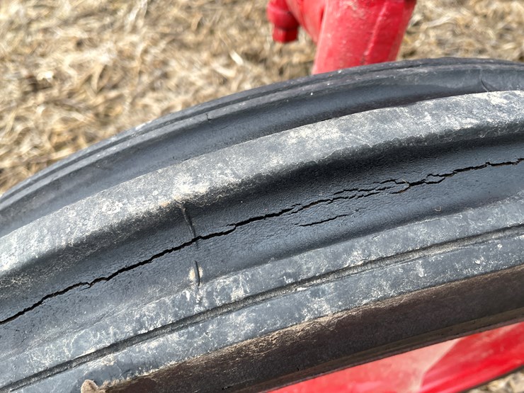 #108-•-mccormick-farmall-b-gas-tractor-image-28