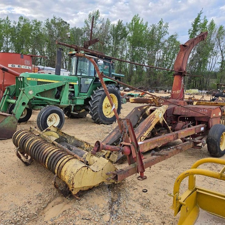 NEW HOLLAND 718