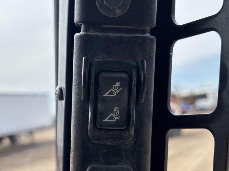 2021-bobcat-t450-image-25