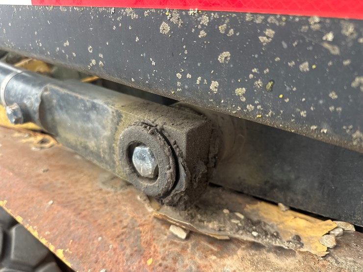 new-holland-lx885-image-18