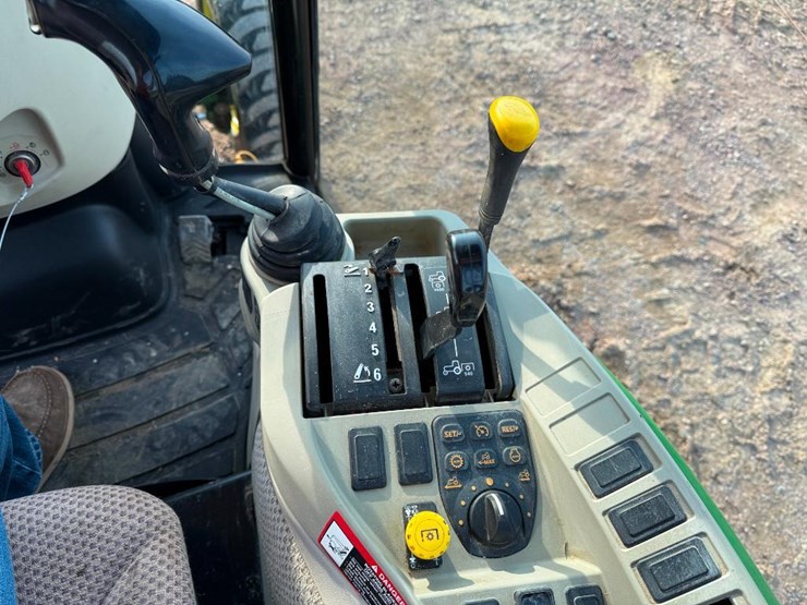 john-deere-3033r-image-41