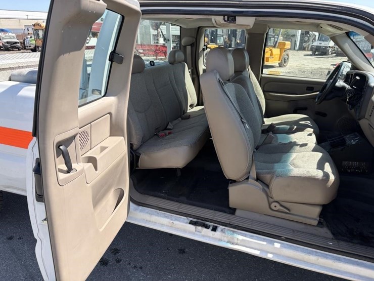 2005-chevrolet-2500-image-10