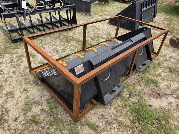 --skid-steer-bucket-72"-image-2