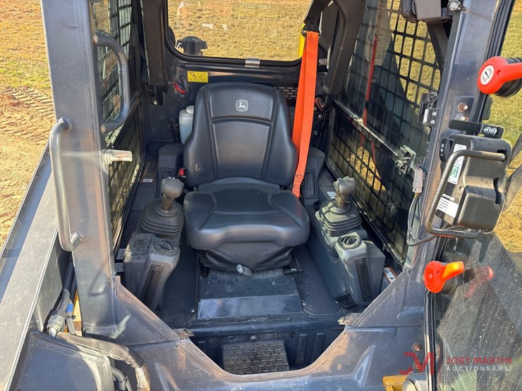 2023-deere-317g-image-16