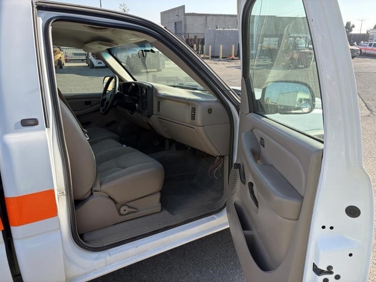 2005-chevrolet-2500-image-9