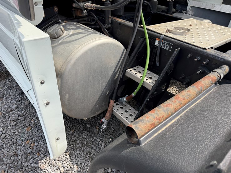 2018-freightliner-122sd-image-27