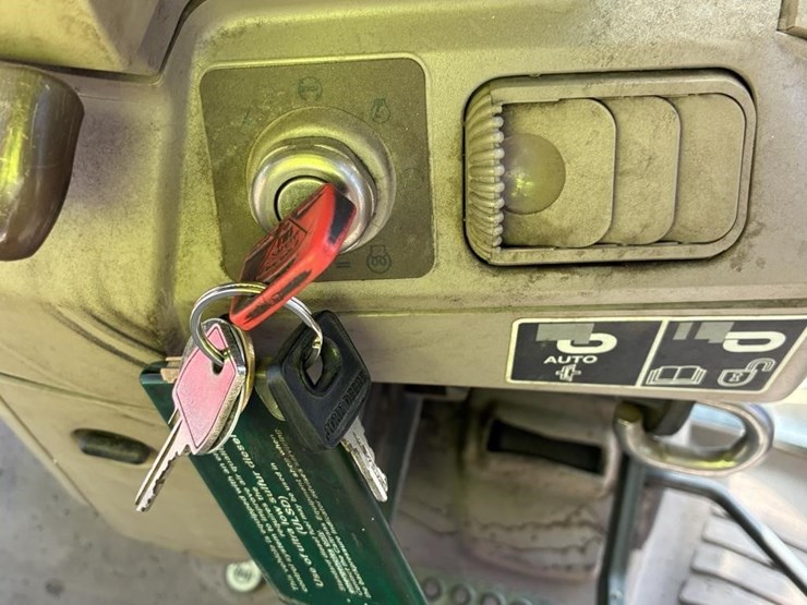 2004-john-deere-6420-image-22