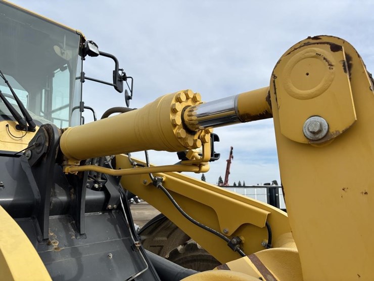 komatsu-wa380-8-image-16