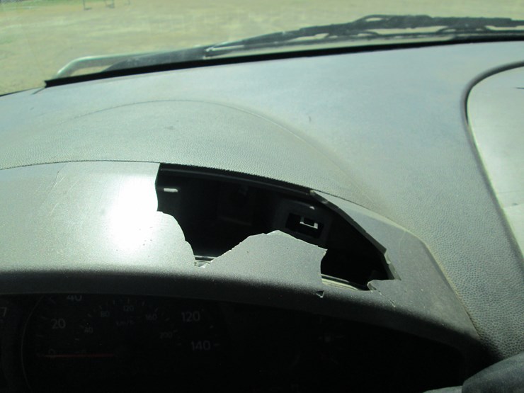 2004-nissan-titan-image-38