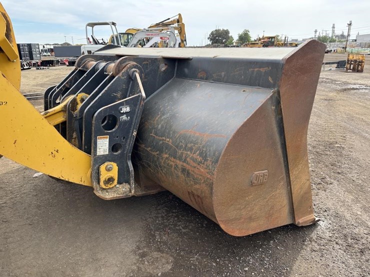 komatsu-wa380-8-image-12