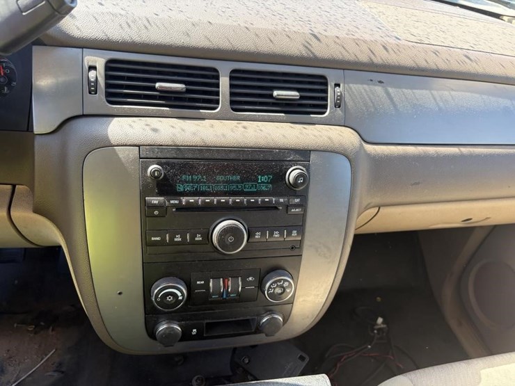 2013-chevrolet-tahoe-image-17