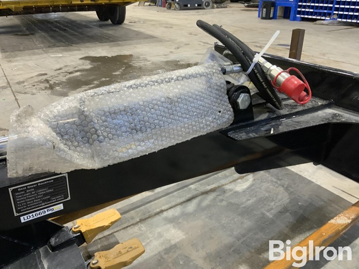 2025-massey-ferguson-730-image-15