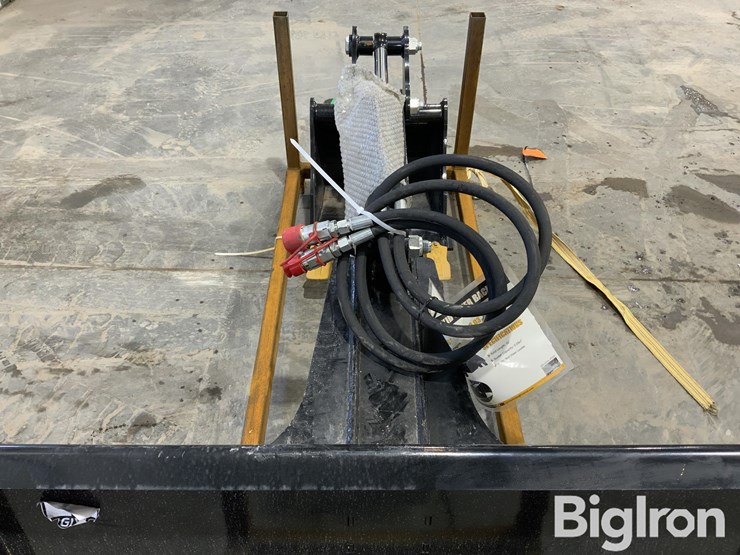 2025-massey-ferguson-730-image-11