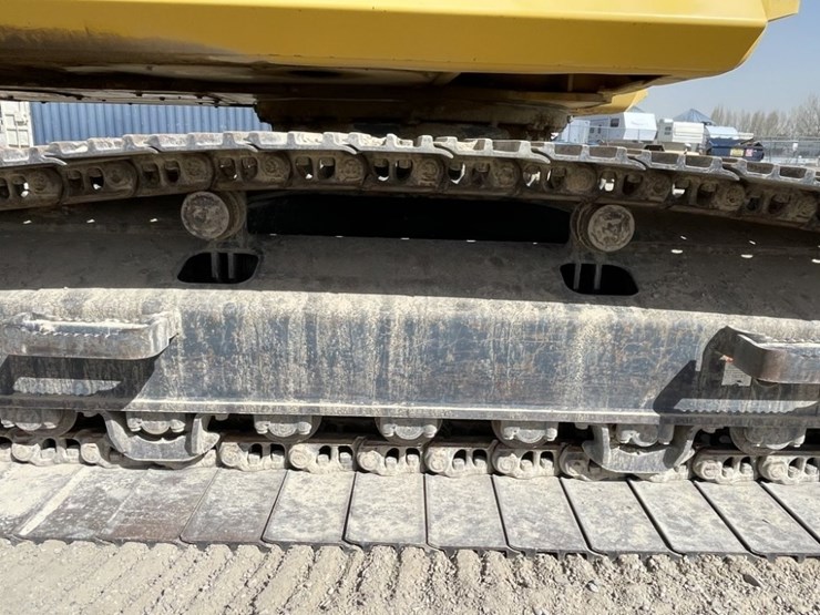 2013-komatsu-pc210-lc-10-image-32