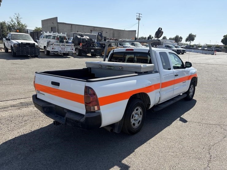 2013-toyota-tacoma-image-3