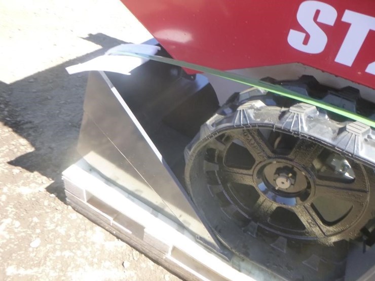 battler-st28h-6-skid-steer-track-loader-image-9