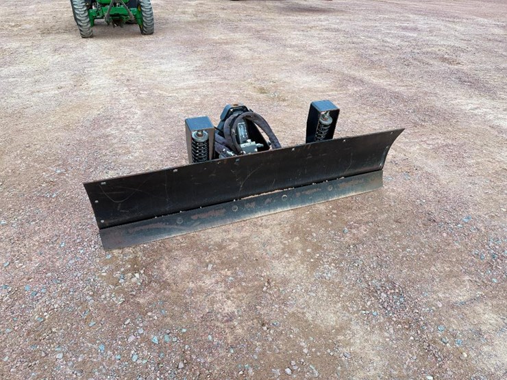 2019-john-deere-3033r-image-2