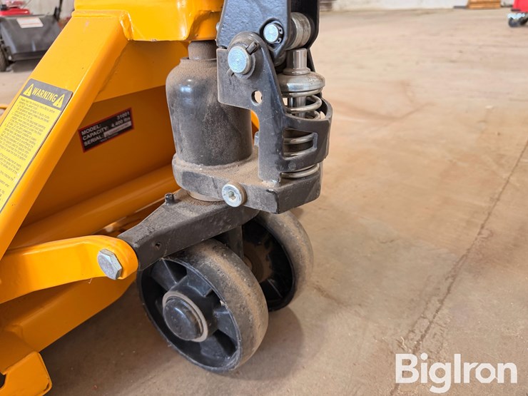 4400-lbs.-pallet-jack-image-7