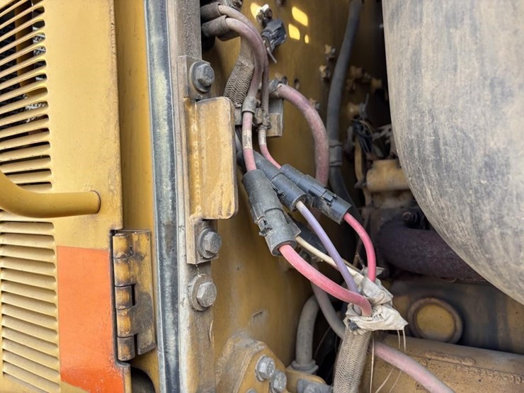 2006-caterpillar-143h-image-78