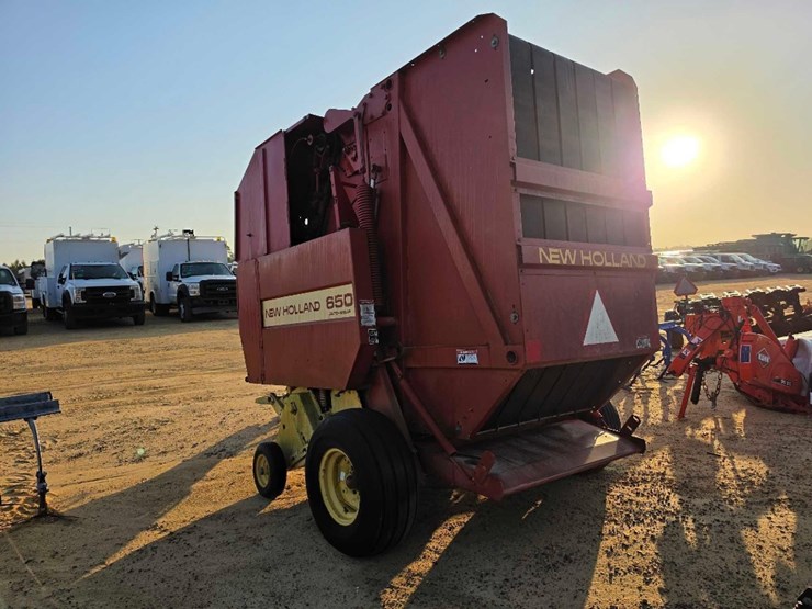 new-holland-650-image-2