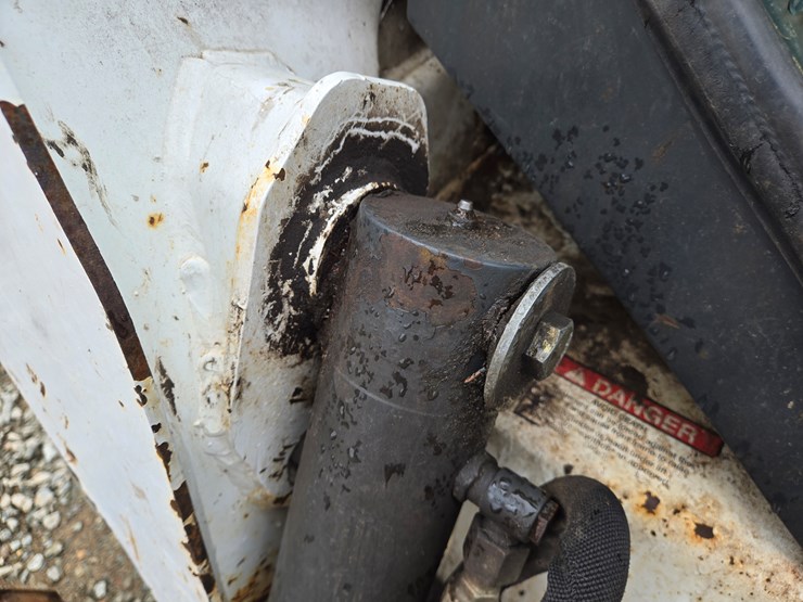 2017-bobcat-s570-image-15