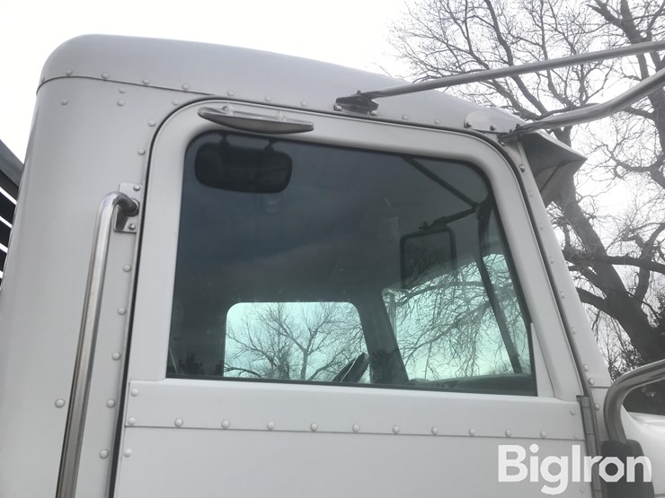 2010-peterbilt-337-image-20